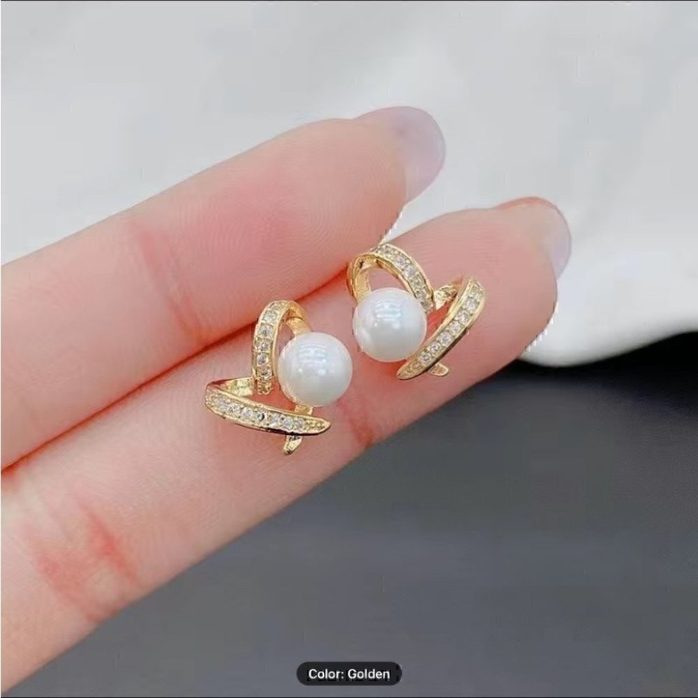 Love Heart Faux Pearl Ladies Stud  Earrings NWT